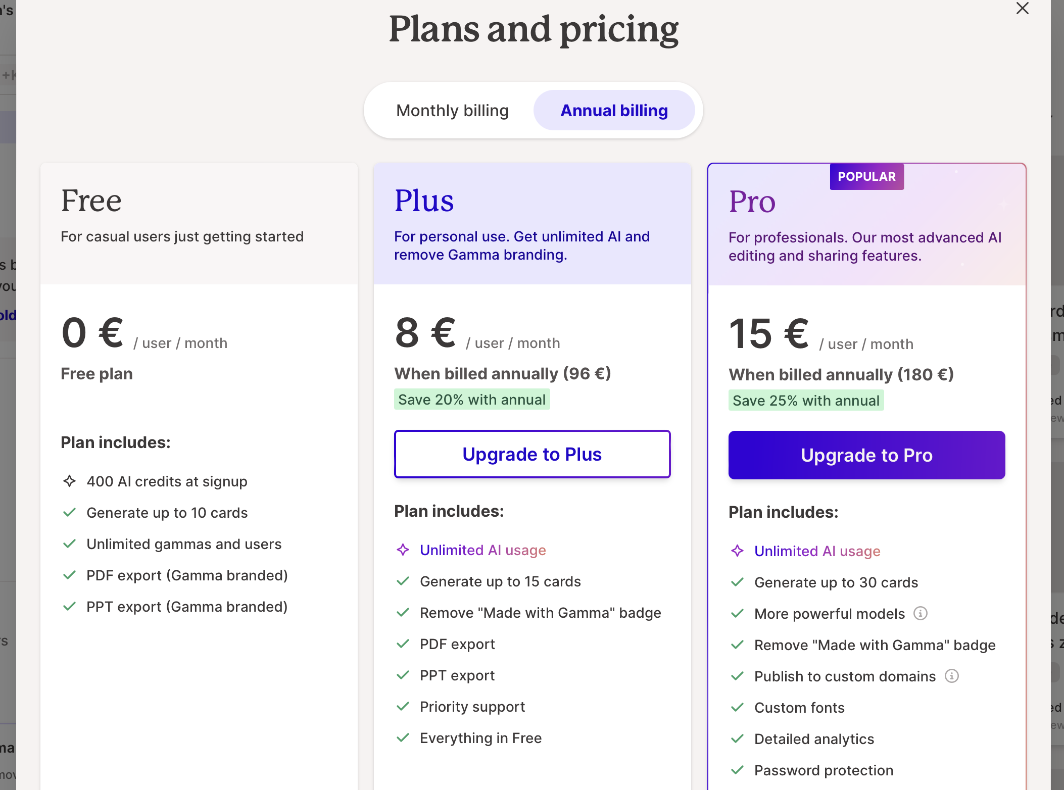 Screenshot der Gamma App Preismodelle, zeigt die drei verfügbaren Pläne: Kostenlos, Plus und Pro, mit Details zu Kosten, Einsparungen bei jährlicher Abrechnung und enthaltenen Funktionen wie AI-Credits, Kartenanzahl und Exportoptionen. Der Pro Plan wird als beliebteste Wahl hervorgehoben.