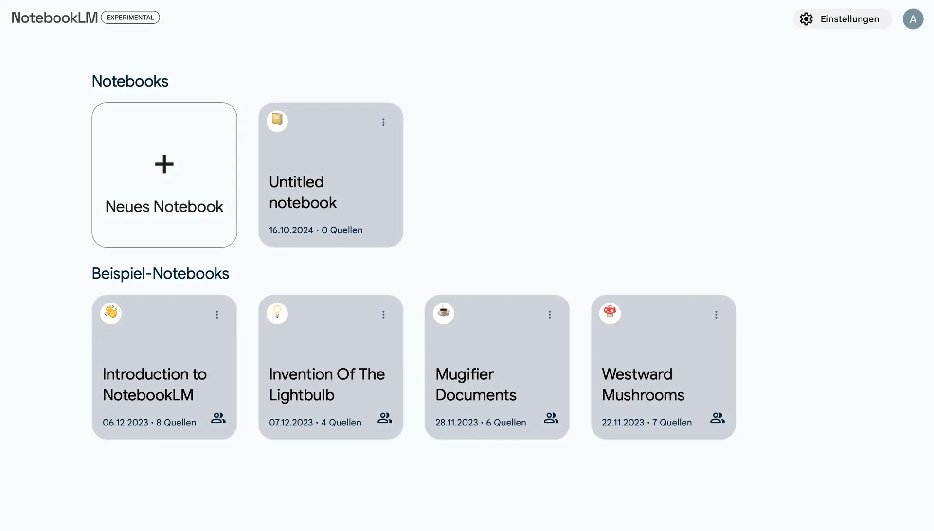 Screenshot der Benutzeroberfläche von Google NotebookLM, der die Funktionen zum Erstellen neuer Notebooks und Beispiel-Notizbücher zeigt. Zu sehen sind verschiedene Notizbücher, wie 'Introduction to NotebookLM', 'Invention of the Lightbulb' und 'Westward Mushrooms'. Ideal zur Organisation und Verwaltung von Wissen mit KI-Unterstützung.